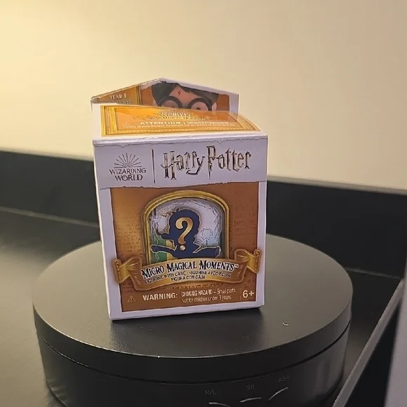 Harry Potter Micro Magical Moments Box, Nearly Headless Nick - Picture 1 of 5
